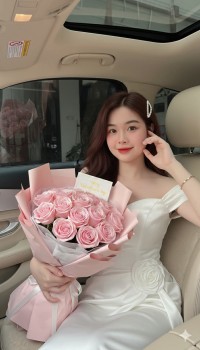 Tổng hợp câu lệnh Gemini tạo ảnh nàng ôm hoa dịp Valentine