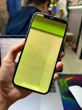 MÀN HÌNH ĐIỆN THOẠI BỊ XANH LÁ CÂY: NGUYÊN NHÂN VÀ CÁCH XỬ LÝ