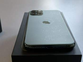 Mặt lưng iPhone bị đốm: Nguyên nhân và cách xử lý hiệu quả