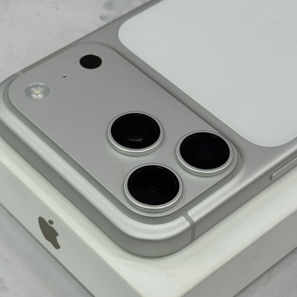 17ProMax 256G SIÊU LƯỚT