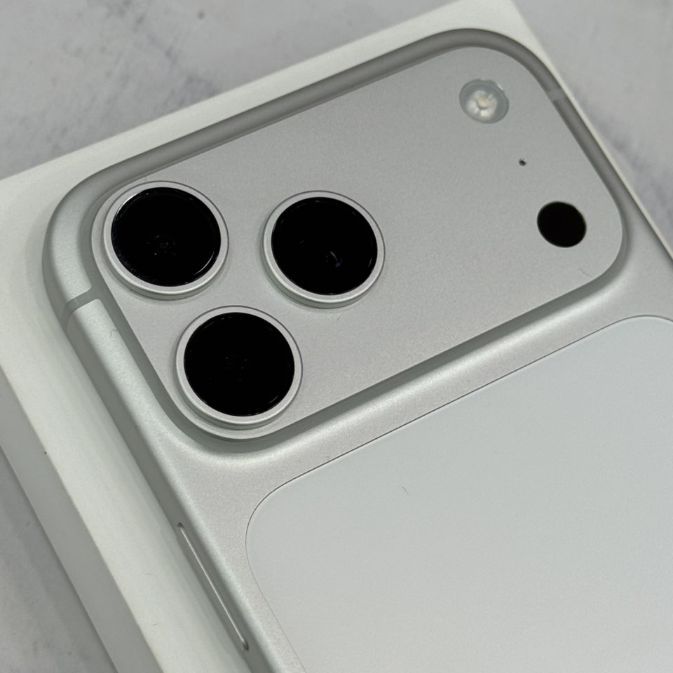 17ProMax 256G SIÊU LƯỚT